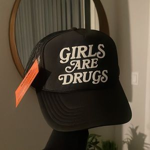 Girls Are Drugs - Blk/Wht